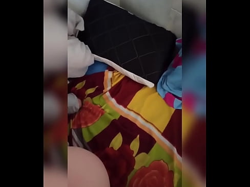 ❤️ منهنجي روم ميٽ گهر ۾ اڪيلي رهي ٿي ڇاڪاڻ ته هن جو مڙس موڪلن تي وڃي ٿو ۽ مان موقعو وٺان ٿو ته هن کي چوسان ۽ هن جي گدا کي کير سان ڀريان. ❌❤